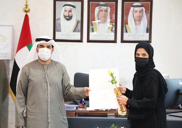 Read more about the article نائب عام رأس الخيمة يكرم موظفي النيابة الحاصلين على فائق التميز لعام 2020