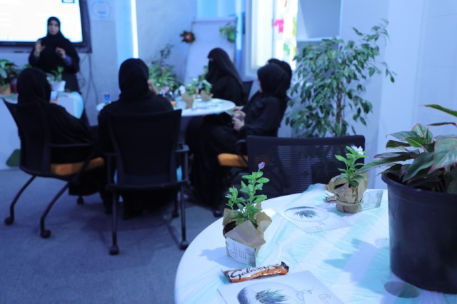 البم نام: دائرة النيابة تعقد دورة في فن الزراعه الداخلية والخارجية